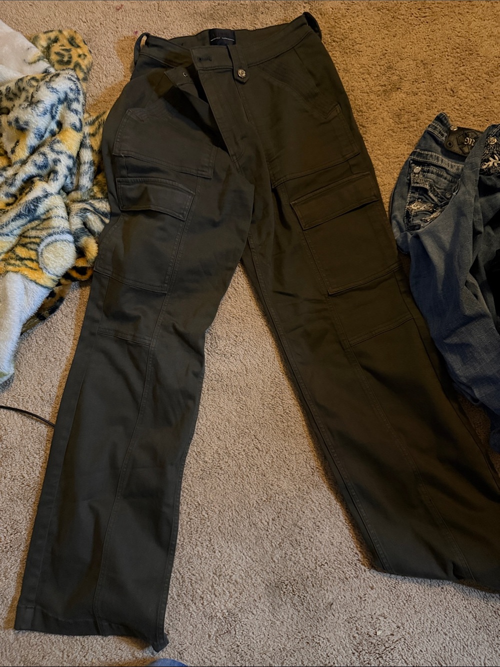 White House Black Market Olive Green Wide-Leg Cargo Pants